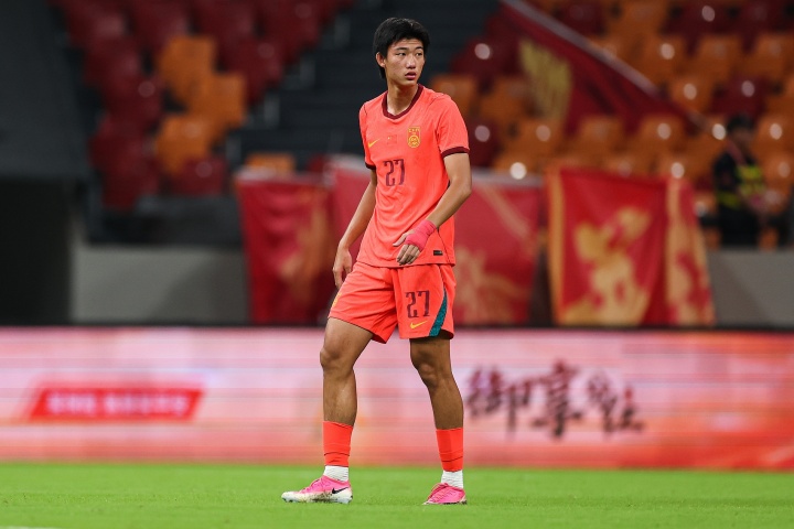 17岁赵松源:未来会选择足球这个道路 一般出去训练会带一些书 17岁赵松源:未来会选择足球这个道路 一般出去训练会带一些书