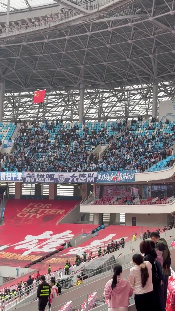 媒体人晒蓉城vs英博视频：凤凰山的这个下午会被写入2026中超历史